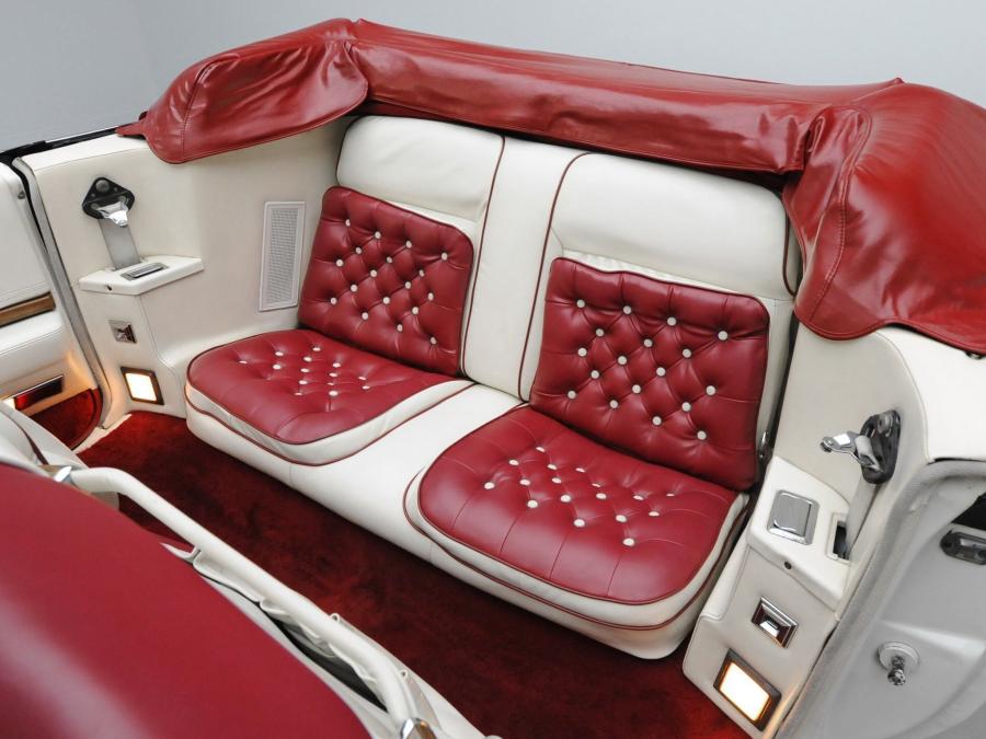 Интерьер Cadillac Eldorado Biarritz Convertible 1984 года  (фото 13 из 15)